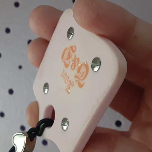 Juicy Couture "Her Majesty" Keychain - Picture 5 of 5